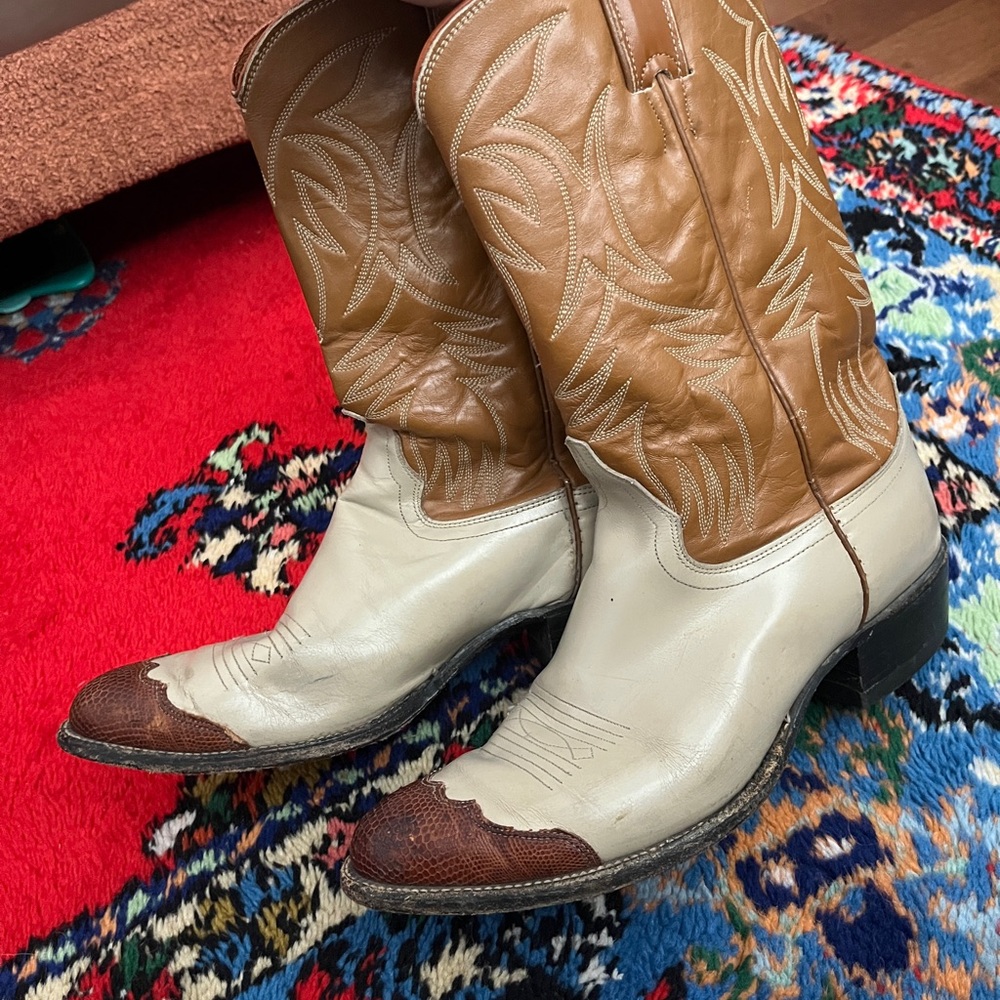 Women’s Two-Tone Western Boots